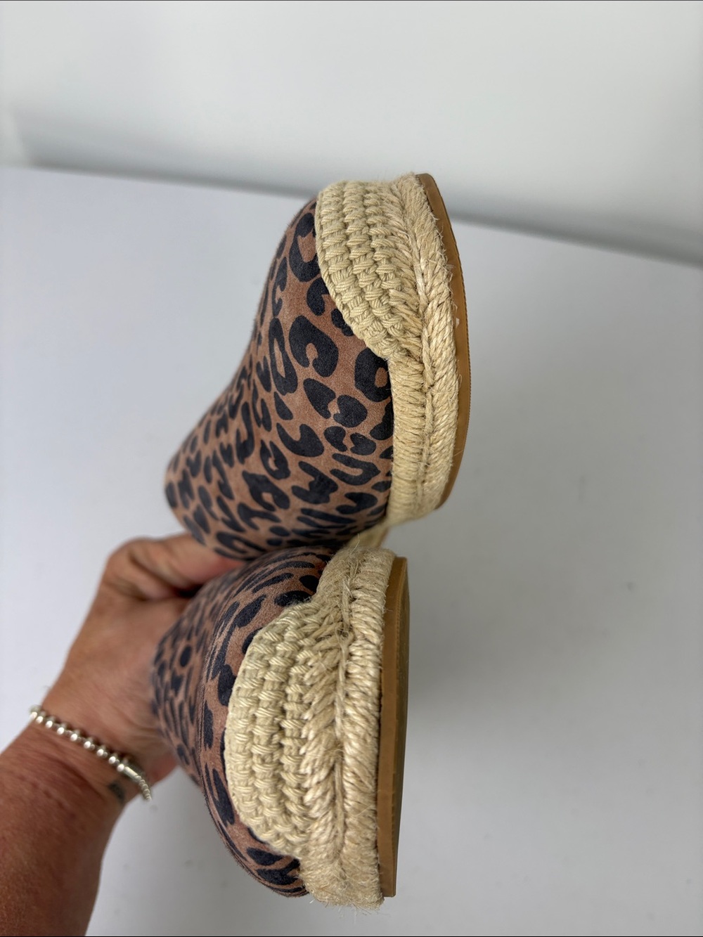 🕊️ Stuart Weitzman suede Leopard Print Espadrille Slip-Ons in Tan and Black - Picture 8 of 8